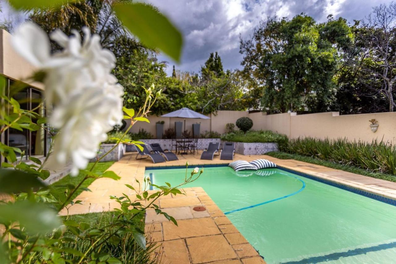 Fleur De Lis Guesthouse Krugersdorp Bagian luar foto
