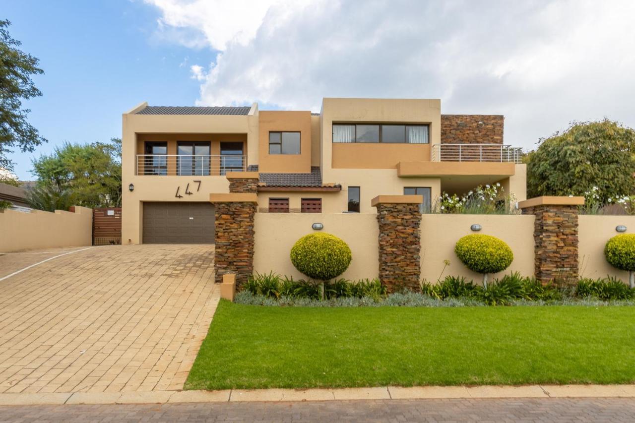 Fleur De Lis Guesthouse Krugersdorp Bagian luar foto